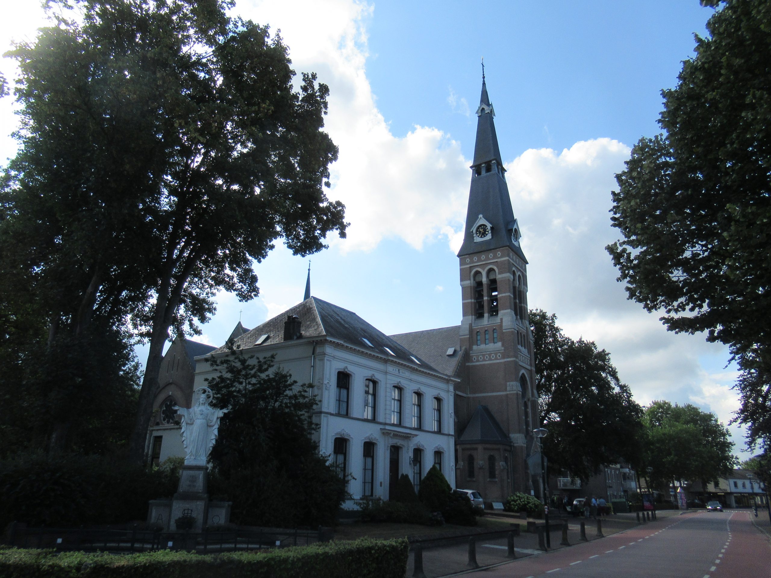 Rielse kerk en omgeving